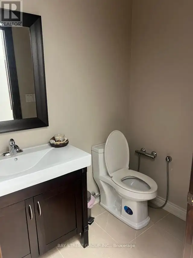 9 - 636 EDWARD AVENUE Richmond Hill (Crosby), Ontario63008308220161124