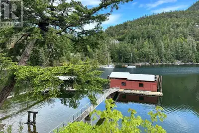 Low-bank waterfront home with a private 50' boathouse & 52' dock, offering protected year round deep...