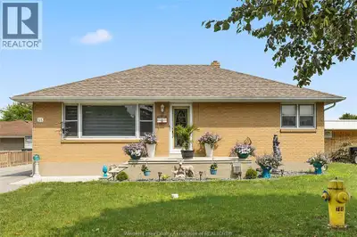 Experience the historic charm of Amherstburg with this fully renovated lower-level unit. Offering 3...