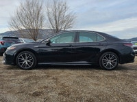 Experience the refined elegance of the 2021 Toyota Camry in its sophisticated black finish and effic... (image 3)