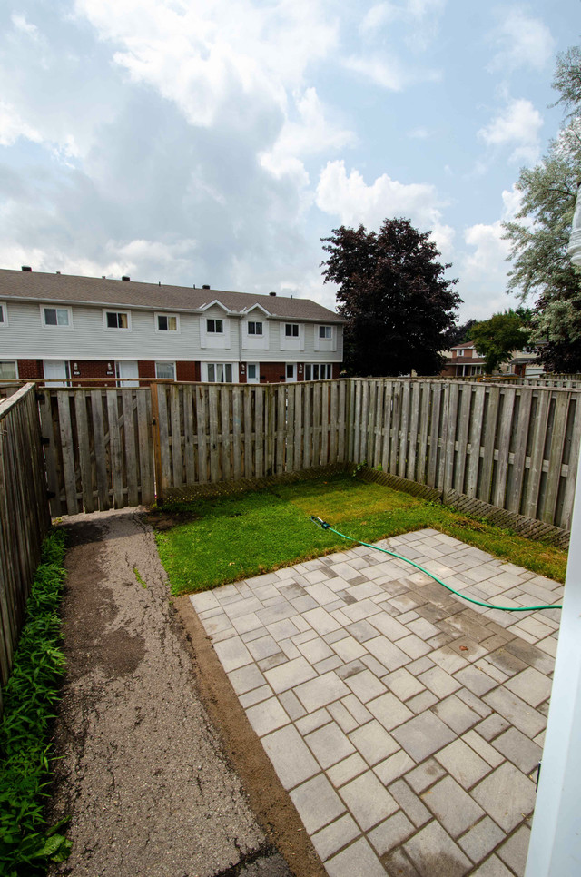 3 Bedroom Townhome - Orleans in Long Term Rentals in Ottawa - Image 2