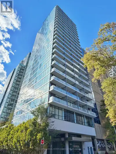 Fully furnished condo apartment in prime Toronto downtown location, tucked away on a quiet side stre...