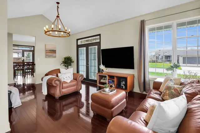 CLASSIC, FULLY FINISHED BUNGALOW - 2+1 BED, 3 BATH in Houses for Sale in Hamilton - Image 4