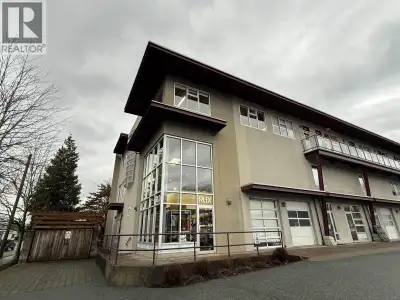 FOR SALE ' Warehouse in Squamish Business Park -- SEALINK Well-located industrial strata unit in a q...