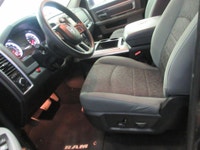 RAM 1500 2015 SLT V-6 3.6 LITRES 4X4 QUAD-CAB BOITE 6.4 PIEDS 6 PASSAGERS 4X4 / CAMÉRA DE RECUL / BL... (image 4)