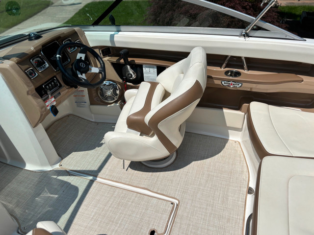 2013 Chaparral 196 SSI Bowrider in Powerboats & Motorboats in London - Image 4