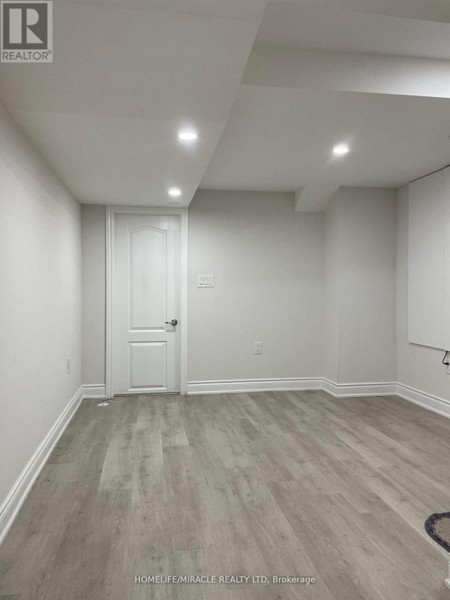 9 HUMBERSTONE CRESCENT Brampton (Northwest Brampton), Ontario 3