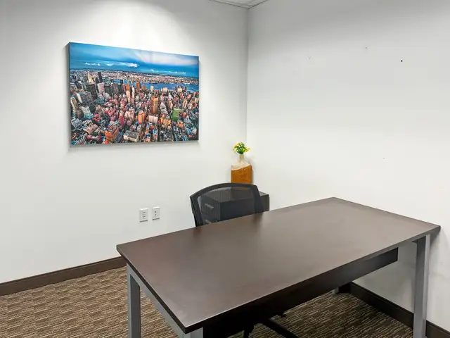 Office space for rent for 4 persons in Royal Bank Building in Commercial & Office Space for Rent in Regina - Image 10