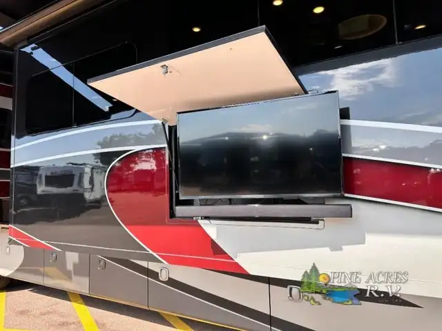 2019 Thor Motor Coach Tuscany 45MX only 020,049 Miles in RVs & Motorhomes in Moncton - Image 5