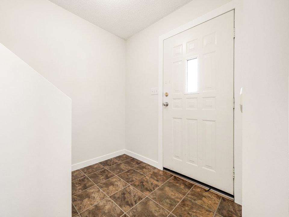 3 Bedroom townhouse for rent on Westside ( PETS ALLOWED) 2