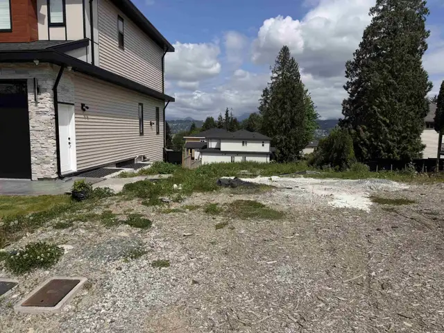 13875 114 AVENUE Surrey, British Columbia in Land for Sale in Richmond - Image 5