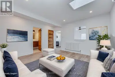 UPPER - 327 KENILWORTH AVENUE Toronto (The Beaches), Ontario