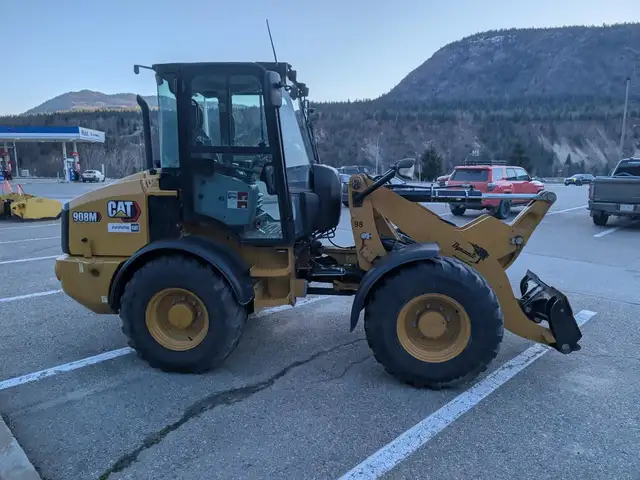 2020 CATERPILLAR 908M in Heavy Equipment in Edmonton - Image 5