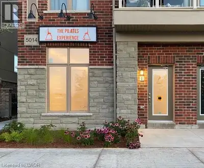 Clean, bright commercial unit available in the ever-growing downtown Beamsville. Newer unit construc...