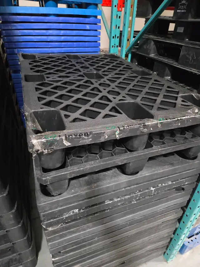Good pallets for sale DRY Stored indoors 48x40 block / stringers in Tool Storage & Benches in Mississauga / Peel Region - Image 3
