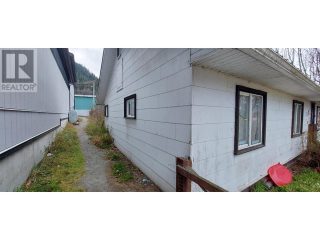 633 CLIFF STREET Bella Coola, British Columbia in Houses for Sale in Port Hardy / Port McNeill - Image 2