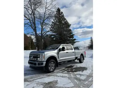2023 ford f350 xlt diesel boîte 8 pieds 6 places crew cabine 4x4 control trailer vitres électriques...