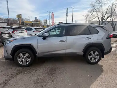 **CARS TRUCKS SUV 4X4 VAN AWD EDMONTON FINANCING AVAILABLE EASY FINANCING ** 2022 TOYOTA RAV4 LE HYB...