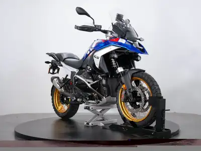 Price does not include $2095.00 Assembly + 293 Processing fee. The R1300GS sets the benchmark for ad...