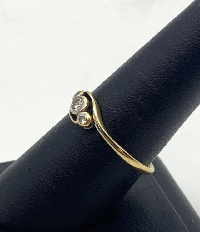 18 Karat 1.9G Yellow Gold Diamond 3 Stones Ring $195 in Jewellery & Watches in Mississauga / Peel Region - Image 3