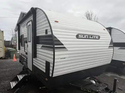 2026 Sunset Park RV Sunlite TH 14TH Sunlite 14TH — Mini Toy Hauler, Maxi Aventure! Caractéristiques...