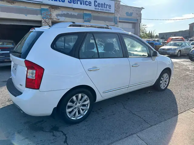 2011 Kia Rondo EX in Cars & Trucks in St. Catharines - Image 6
