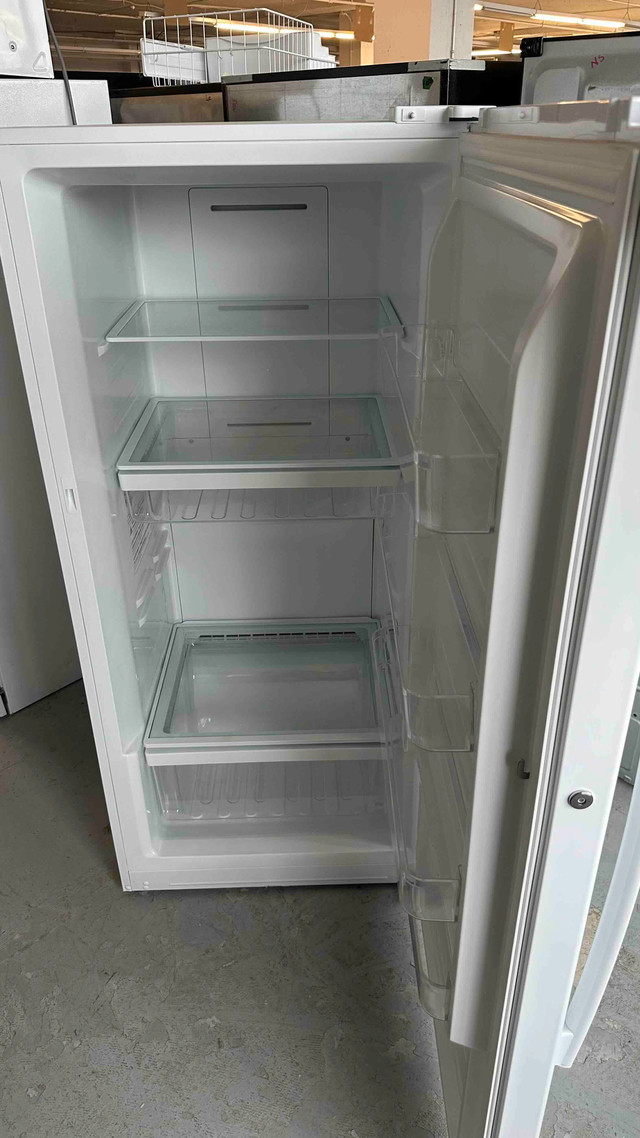 2436-Congelateur GE FUF14DLRCWW White Freezer dans Congélateurs  à Ville de Montréal - Image 2