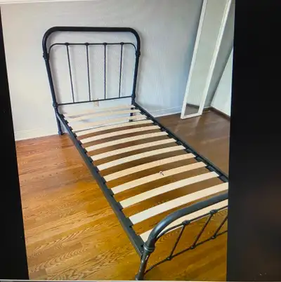 A vendre un Lit simple en métal forgé de très belle qualité ., View more