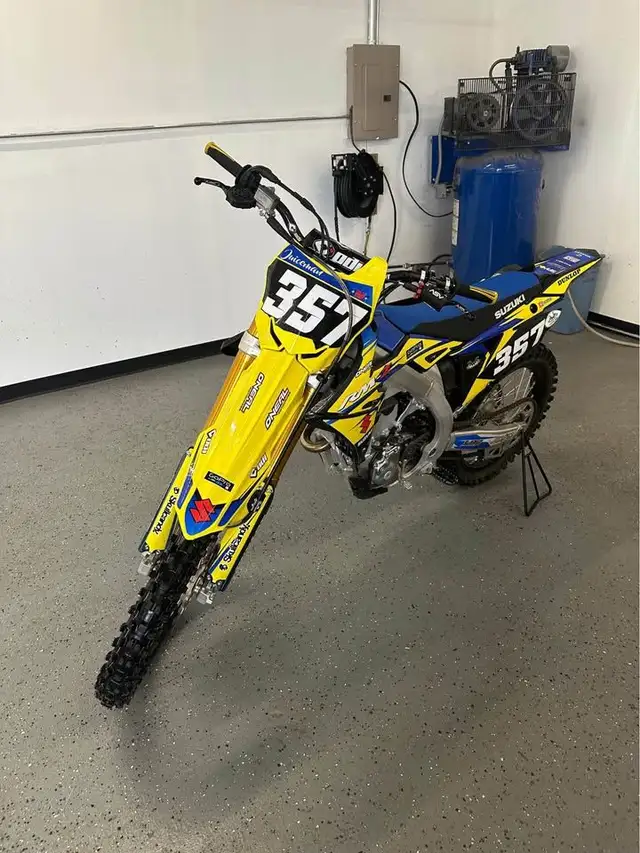 2023 SUZUKI RM-Z250-YELLOW! in Dirt Bikes & Motocross in Edmonton - Image 5