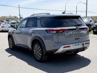 CARFAX Canada No Reported Accidents | SL Trim | 4WD | Boulder Gray Pearl Stand out in this stunning... (image 4)