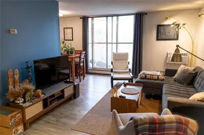 1D//Winnipeg/Offers presented the evening they are received. Welcome to this beautifully maintained,...