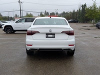 This pre-owned 2020 Volkswagen Jetta Execline offers refined styling, advanced technology, and impre... (image 4)