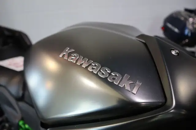 2025 Kawasaki NINJA H2 CARBON in Street, Cruisers & Choppers in Edmonton - Image 5