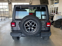 Performance & Off-Road Capability: Trailer Sway Damping Stay in control while towing on and off-road... (image 4)