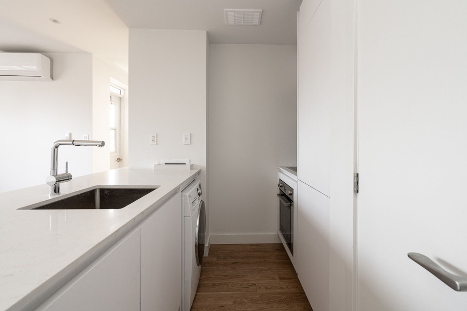 renovated one bedroom, High Park and Indian Road - ID 4122 3