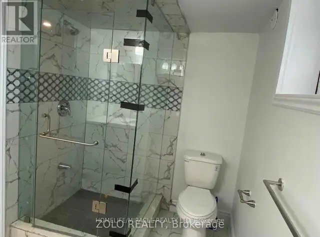 236B RENFORTH DRIVE Toronto (Markland Wood), Ontario in Long Term Rentals in Mississauga / Peel Region - Image 6