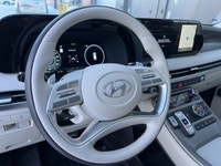 Odometer is 2786 kilometers below market average! Abyss Black Pearl 4D Sport Utility V6 8-Speed Auto... (image 6)