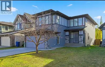 PRICE TO SELL 5-Bedroom Home in one of the best community of Coopers Crossing in AIRDRIE.Welcome to...