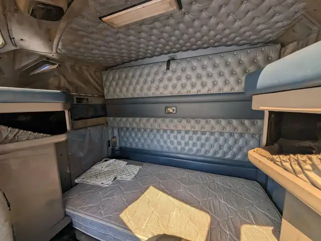 2008 KENWORTH W900L in Heavy Trucks in City of Montréal - Image 18