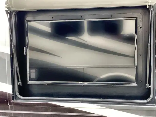 2017 Tiffin Motorhomes Allegro 36 LA in RVs & Motorhomes in Abbotsford - Image 33