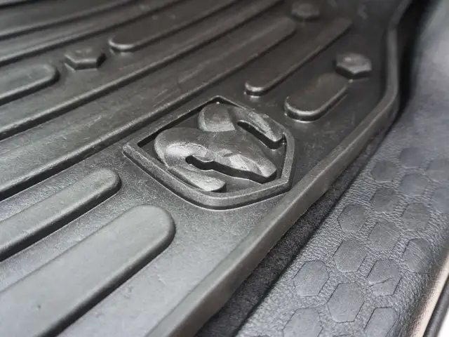 2023 Dodge RAM 1500 SLT Crew Cab - SHORT BED | 4x4 | LOW KMS!!! in Cars & Trucks in Winnipeg - Image 39