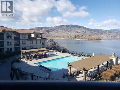 Rare find - Lake & Pool view, Updated 1 bedroom Sauvignon, top floor suite in Walnut Beach Resort. T...