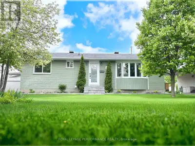 1449 CHARLEBOIS AVENUE Ottawa, Ontario
