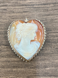 Beautiful Heart Shaped Shell Cameo Pendant/Brooch 10K Gold