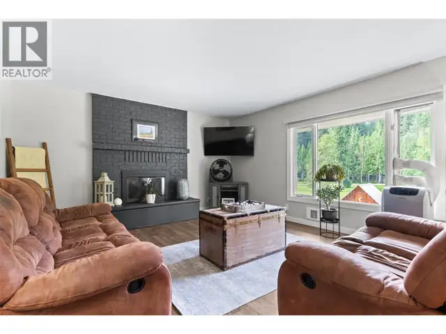 1750 Highway 23 South Highway S Revelstoke, British Columbia in Houses for Sale in Revelstoke - Image 23