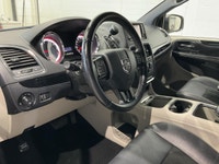 Le Dodge Grand Caravan 2017 SE DVD MAGS CUIR STOW N GO A/C CRUISE usagé offert chez AutoStudio 72 à... (image 9)