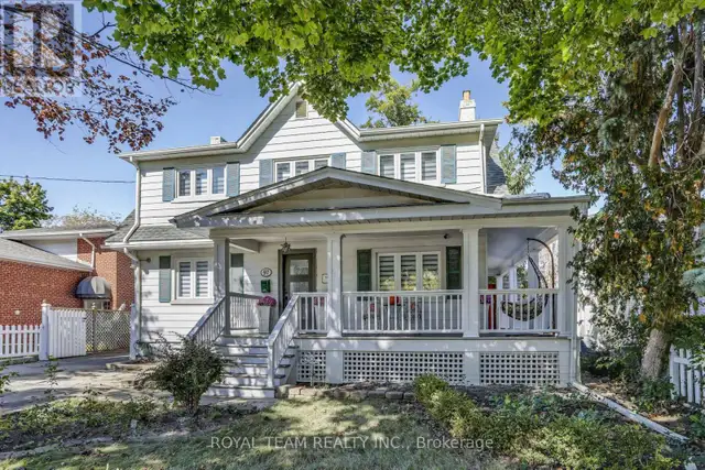 97 Centre Street E Richmond Hill (Crosby), Ontario, photo 2 of 4