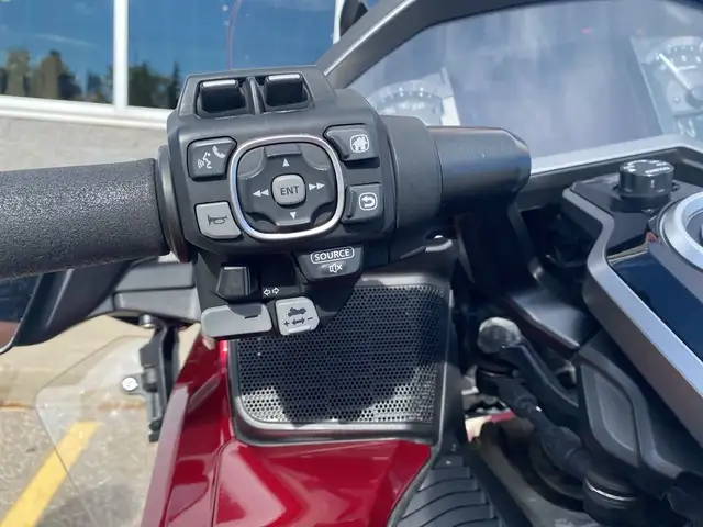 2018 Honda GL1800DAN Gold Wing Tour DCT Airbag GOLD WING TOURER  in Sport Touring in Guelph - Image 9