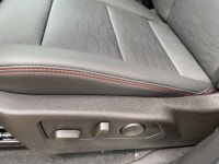 Experience the 2026 Chevrolet Colorado 4WD Z71: a rugged yet refined crew cab pickup designed for Ca... (image 9)