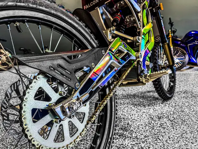 2025 79Bike Falcon Pro Electric Dirt Bike Silver Metallic in Street, Cruisers & Choppers in Strathcona County - Image 8